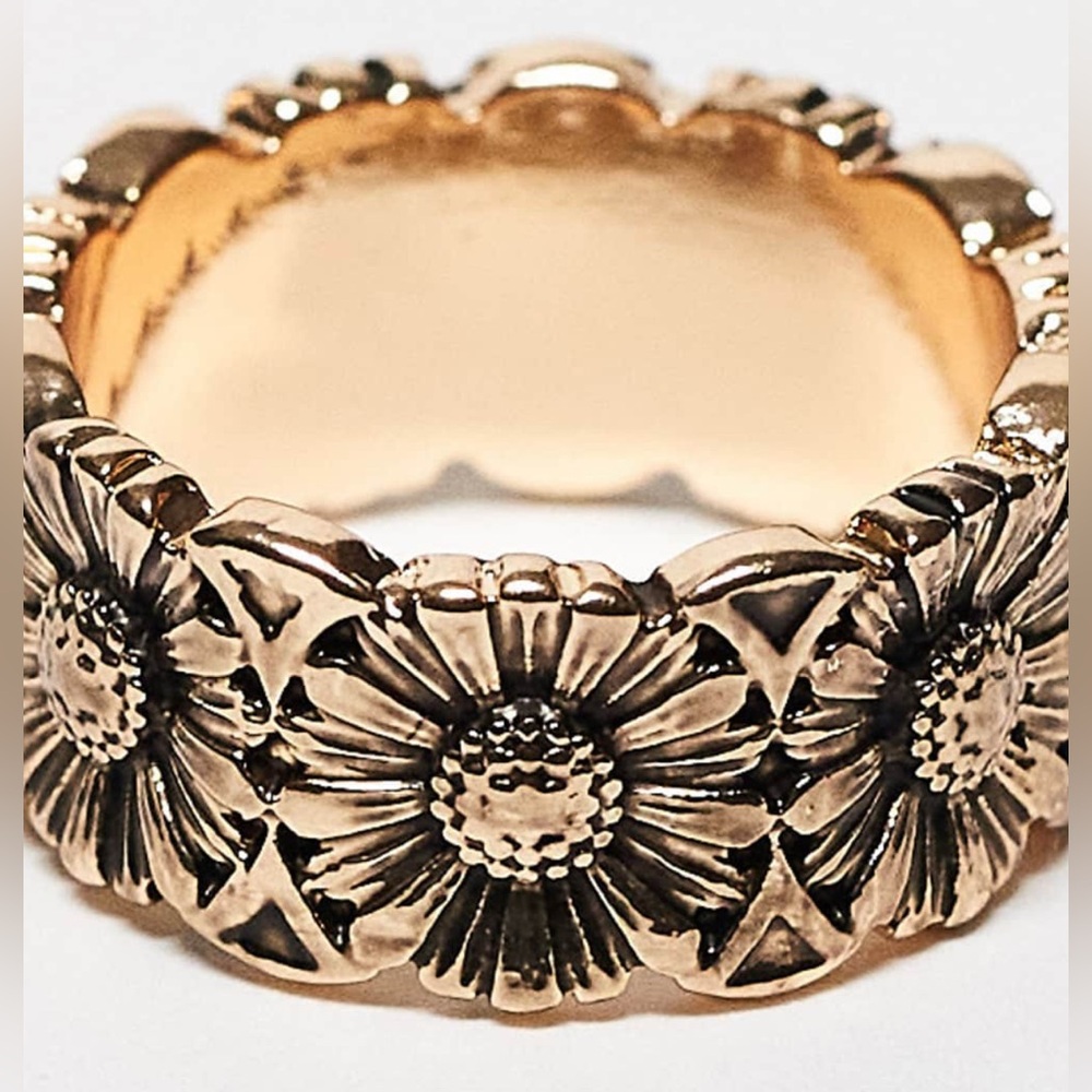 Reclaimed vintage skinny daisy ring in burnished gold